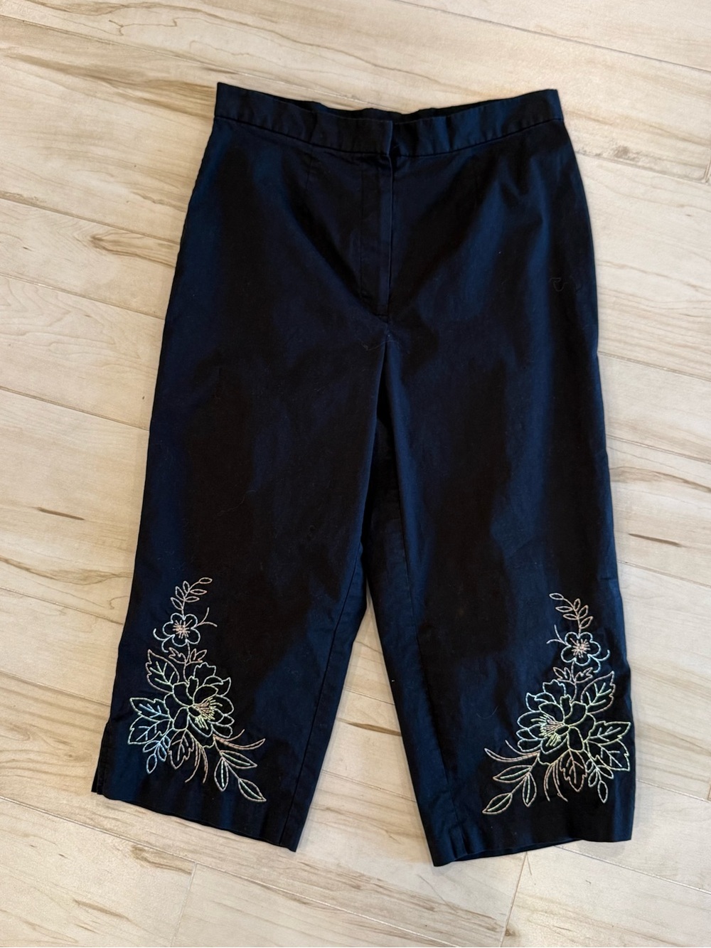 Y2K Girlhood Core Black Embroidered Capri Pants Floral Hem Cotton Size S